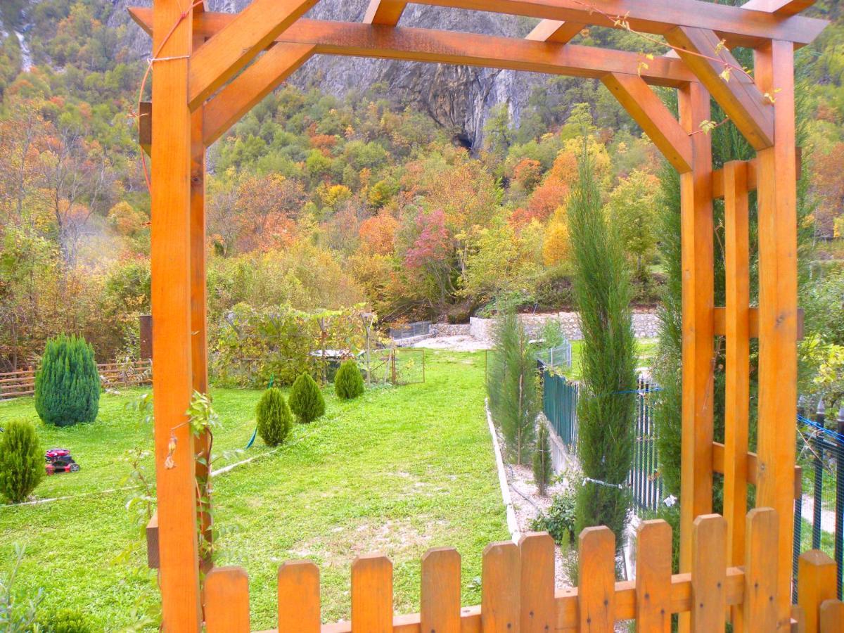 Vila Alexander B&B Валбона Экстерьер фото