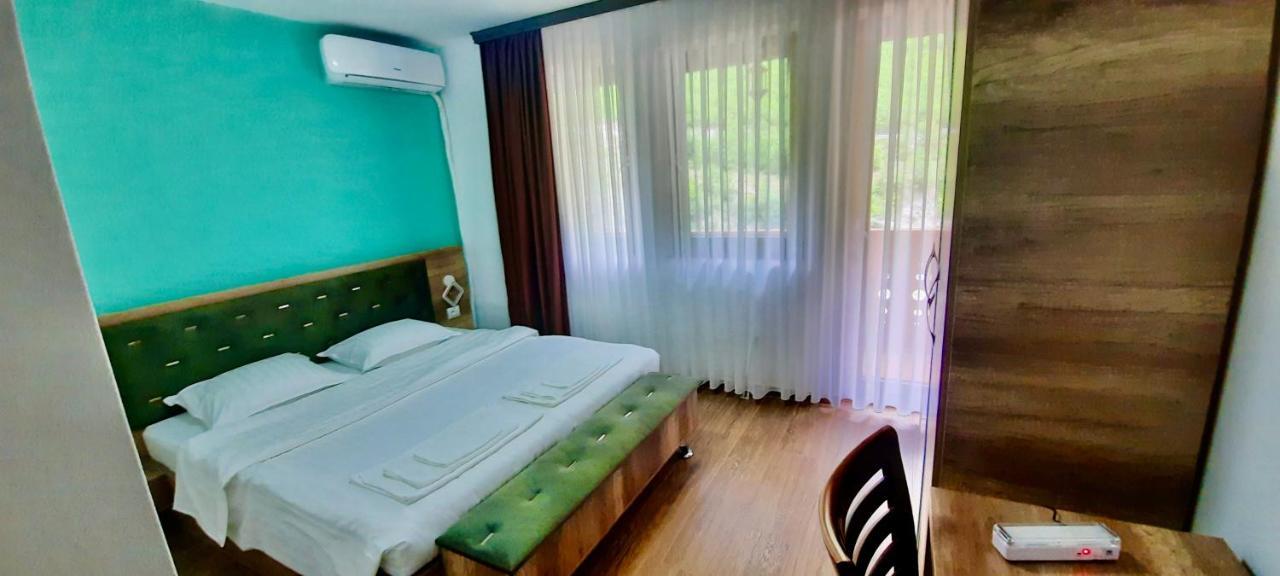 Vila Alexander B&B Валбона Экстерьер фото