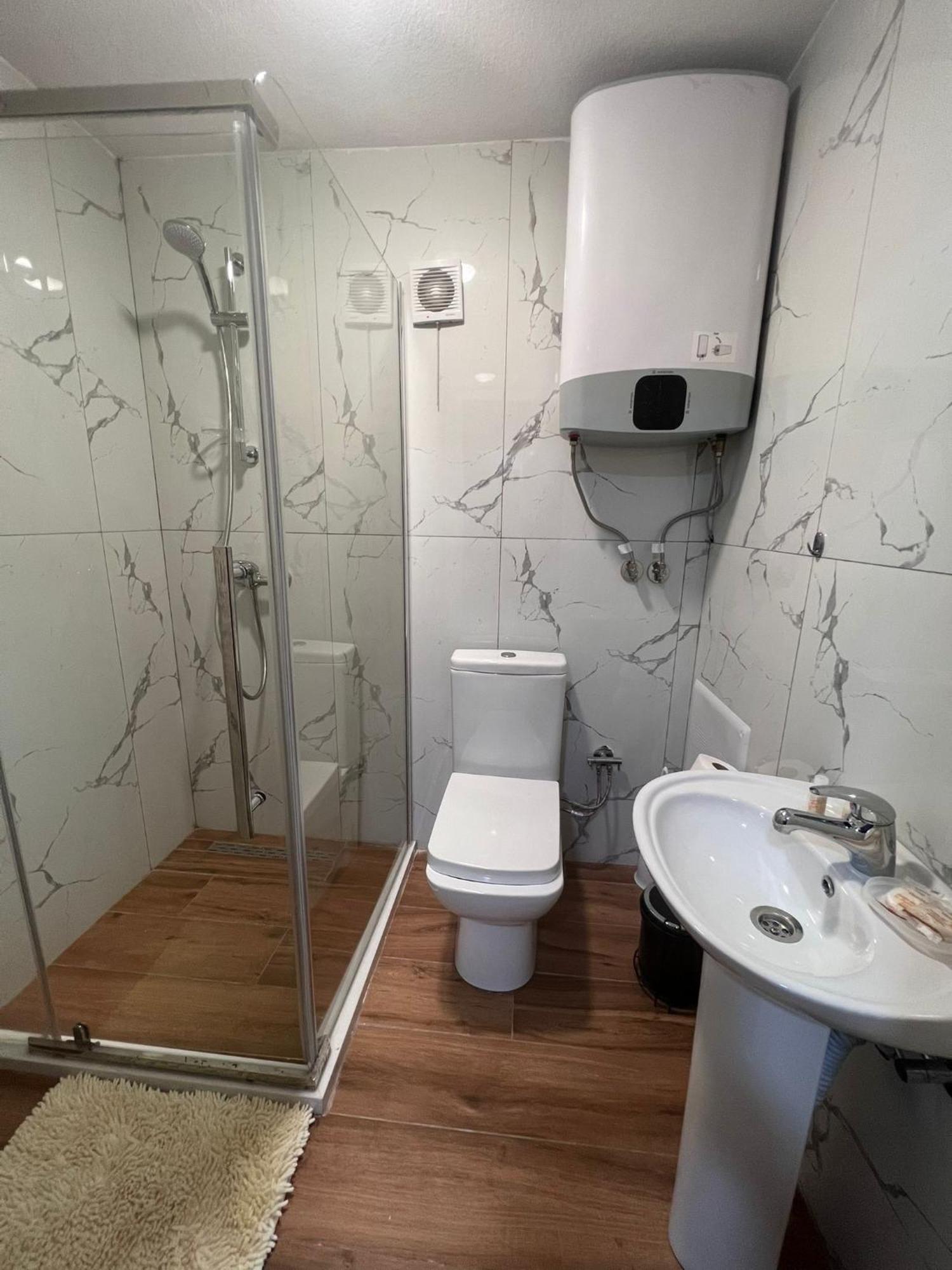 Vila Alexander B&B Валбона Экстерьер фото