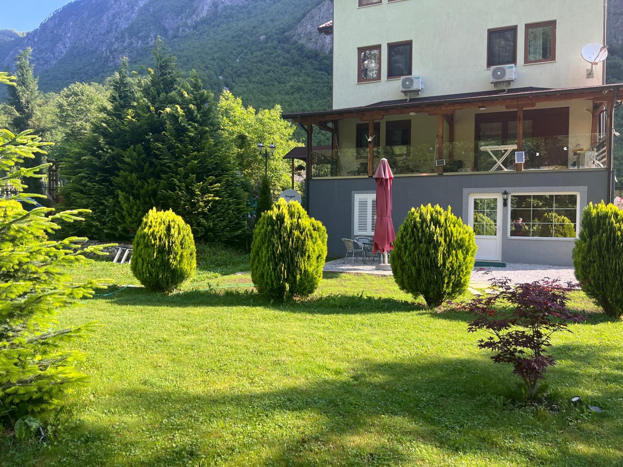 Vila Alexander B&B Валбона Экстерьер фото