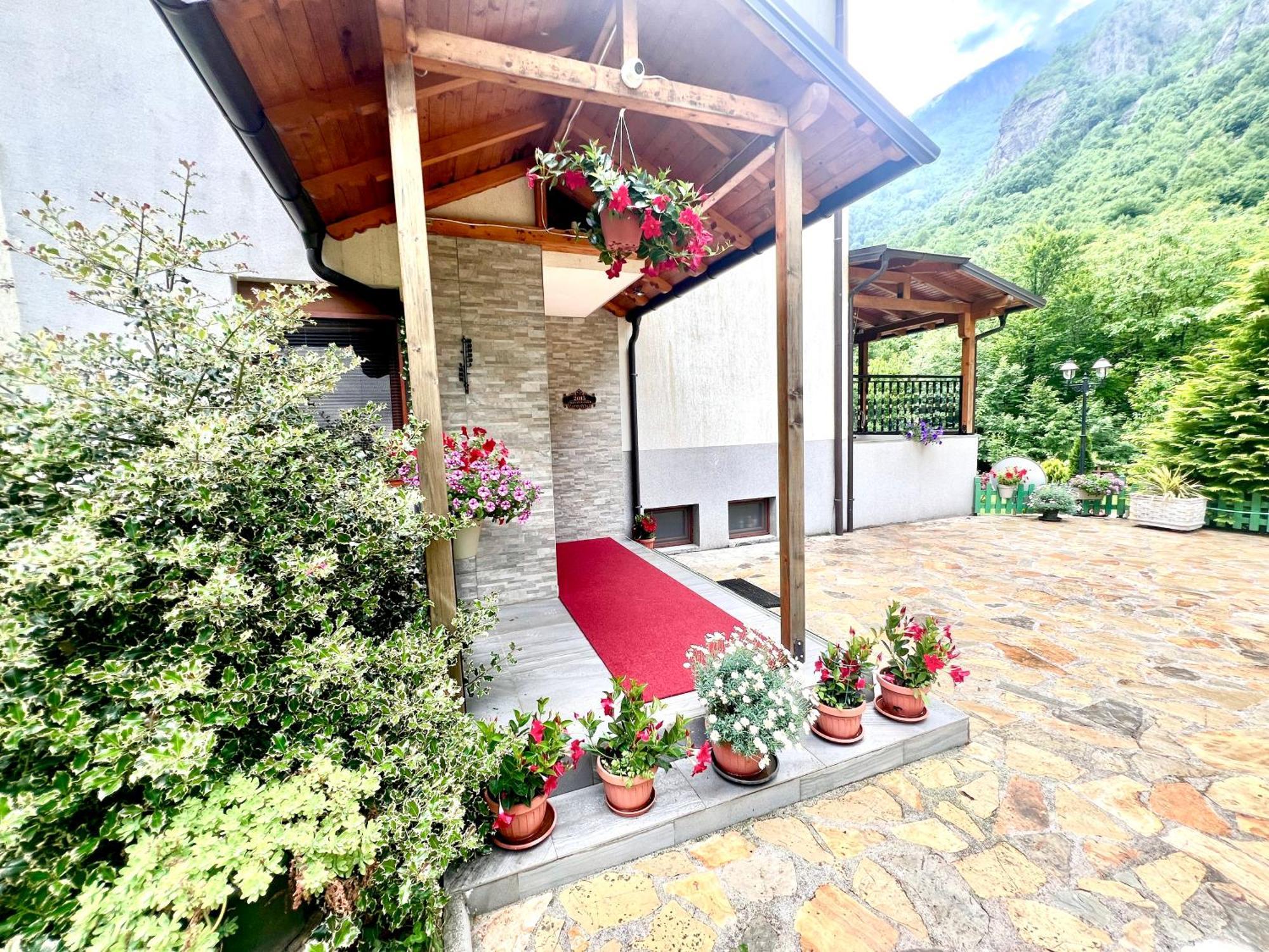 Vila Alexander B&B Валбона Экстерьер фото