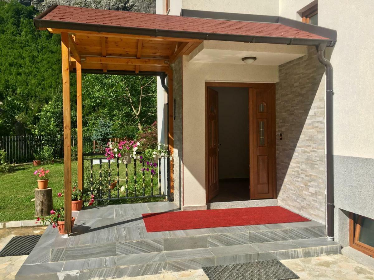 Vila Alexander B&B Валбона Экстерьер фото
